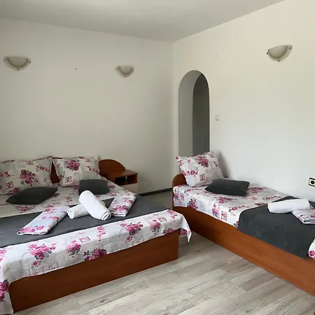 над плажа 招待所 *